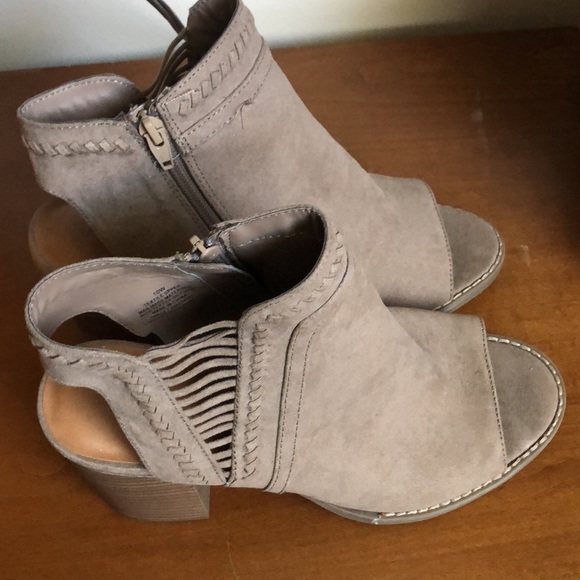 Universal Thread stack shoes - Picture 2 of 4